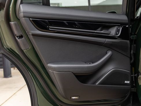 Used 2025 Porsche Panamera image 34