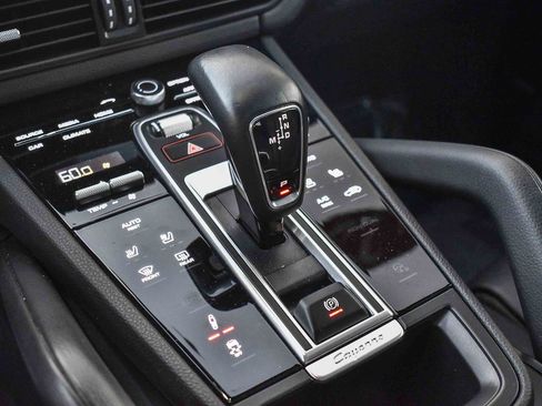 Used 2022 Porsche Cayenne Coupe image 19