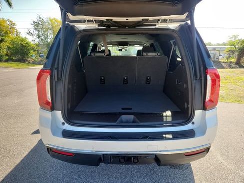 Used 2022 GMC Yukon XL SLT w/ SLT Luxury Package AWD/4WD image 5