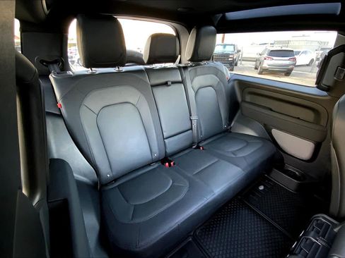 Used 2023 Land Rover Defender 90 X-Dynamic SE image 19