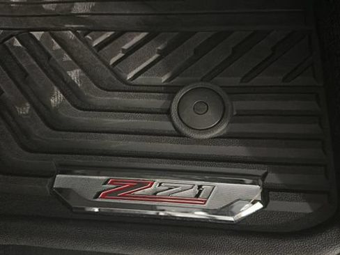 Used 2025 Chevrolet Silverado 1500 LT AWD/4WD image 10