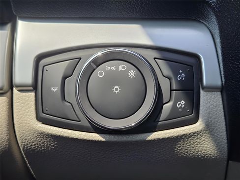 Certified 2019 Ford Explorer FWD image 19