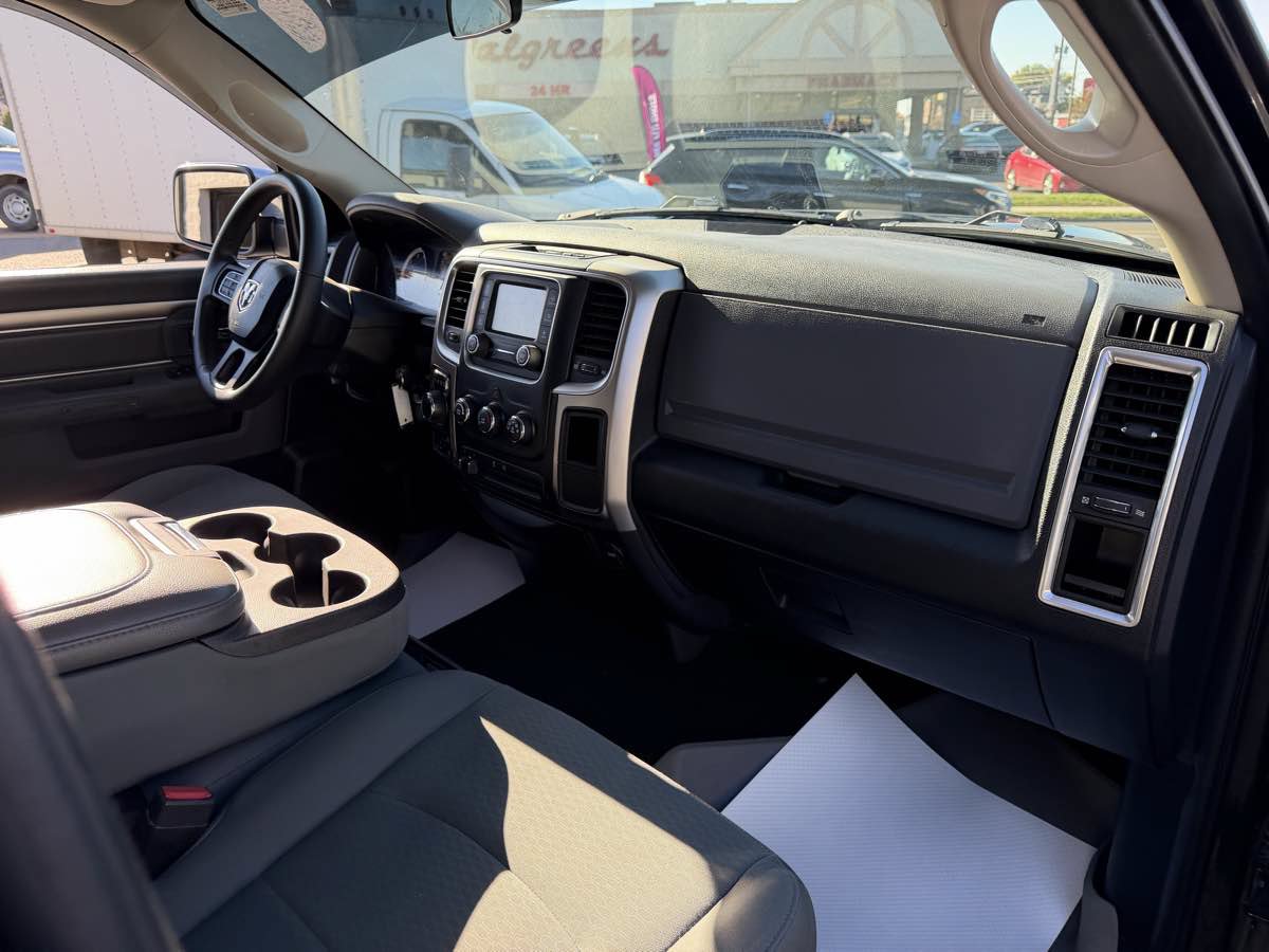 Used 2018 RAM 1500 Classic SLT AWD/4WD image 19