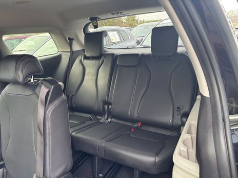 Used 2024 Kia Carnival LX image 17