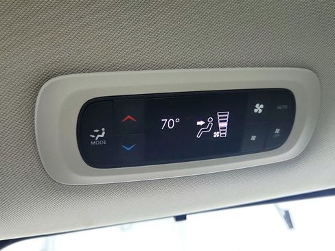 Used 2024 Chrysler Pacifica Touring-L image 22