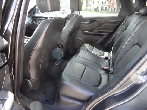 Used 2017 Jaguar F-PACE Premium image 31