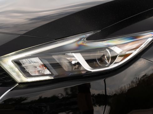 Used 2017 Nissan Maxima Platinum w/ Medallion Package FWD image 27