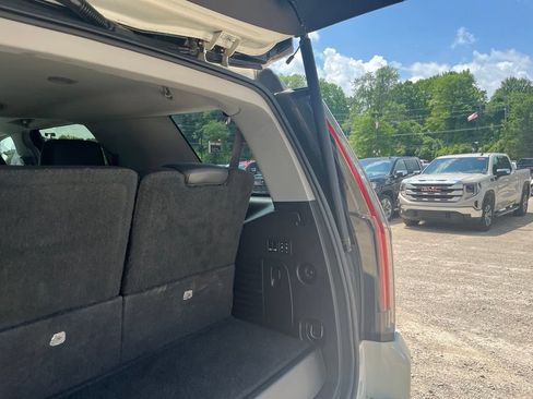 Used 2015 Cadillac Escalade Luxury AWD/4WD image 17
