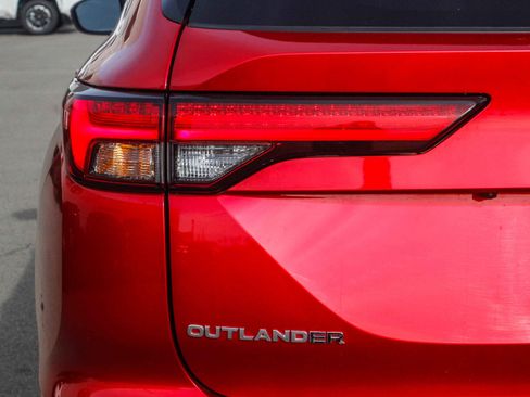 Used 2024 Mitsubishi Outlander SE image 9