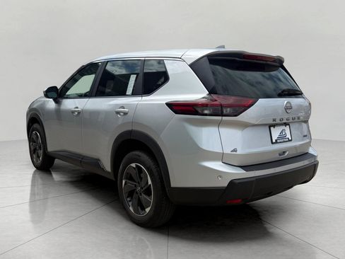Used 2025 Nissan Rogue SV AWD/4WD image 10