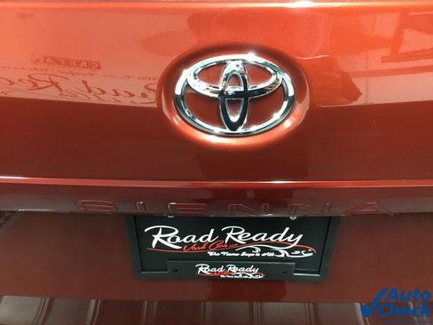 Used 2017 Toyota Sienna LE image 13