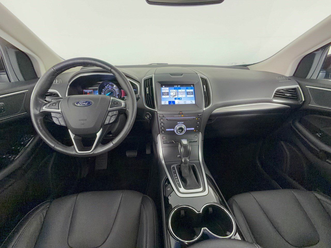 Used 2018 Ford Edge Titanium FWD image 4