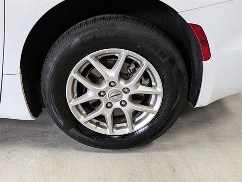 Used 2024 Chrysler Pacifica Touring-L FWD image 14