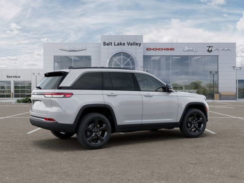 New 2026 Jeep Grand Cherokee Limited w/ Limited Altitude Package AWD/4WD image 4