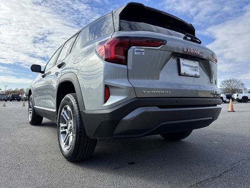 Used 2026 GMC Terrain Elevation w/ Technology Package II image 8