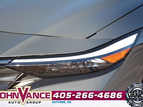 Used 2025 Hyundai Elantra SEL image 4