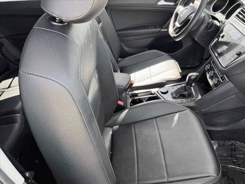 Used 2020 Volkswagen Tiguan SE AWD/4WD image 19