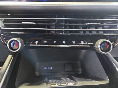 New 2026 Chevrolet Traverse LT FWD image 25