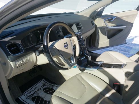 Used 2015 Volvo V60 T5 Premier w/ Convenience Package image 14
