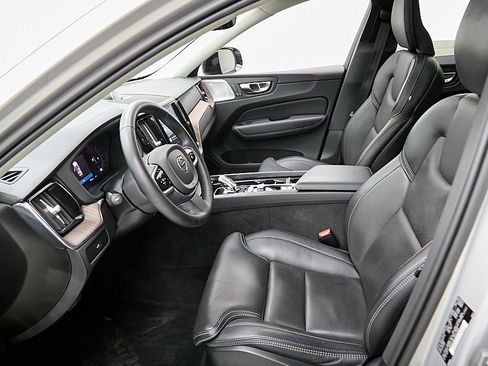 Certified 2023 Volvo XC60 B5 Ultimate image 19