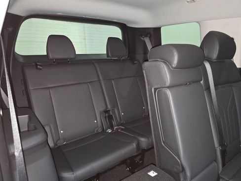 Used 2025 Hyundai Santa Fe SEL FWD image 12