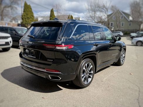 Used 2023 Jeep Grand Cherokee Overland w/ Luxury Tech Group IV AWD/4WD image 8