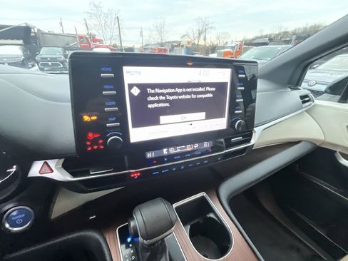 Used 2022 Toyota Sienna XLE image 20