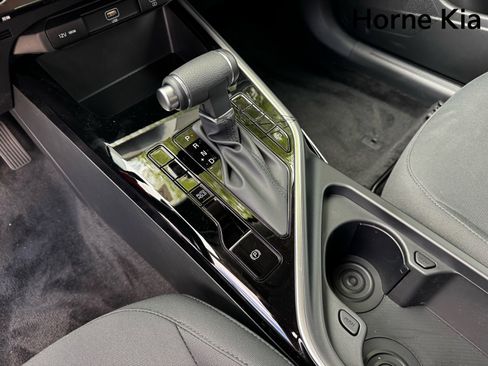 New 2025 Kia Niro LX image 20
