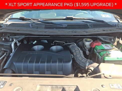 Used 2017 Ford Explorer XLT w/ Equipment Group 202A AWD/4WD image 30