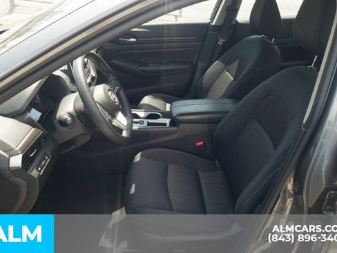Used 2024 Nissan Altima 2.5 SV FWD image 6