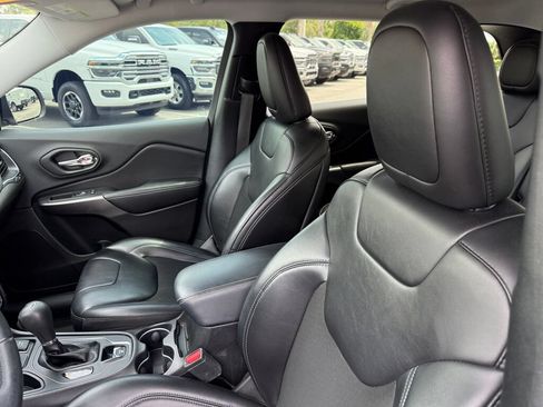 Used 2019 Jeep Cherokee Latitude Plus FWD image 20