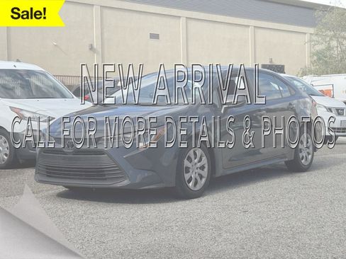 Used 2025 Toyota Corolla LE image 1