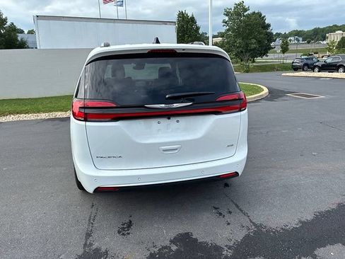 Used 2026 Chrysler Pacifica Pinnacle AWD/4WD image 12