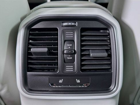 New 2026 Porsche Macan image 27