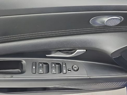 Certified 2025 Hyundai Elantra Limited FWD image 11