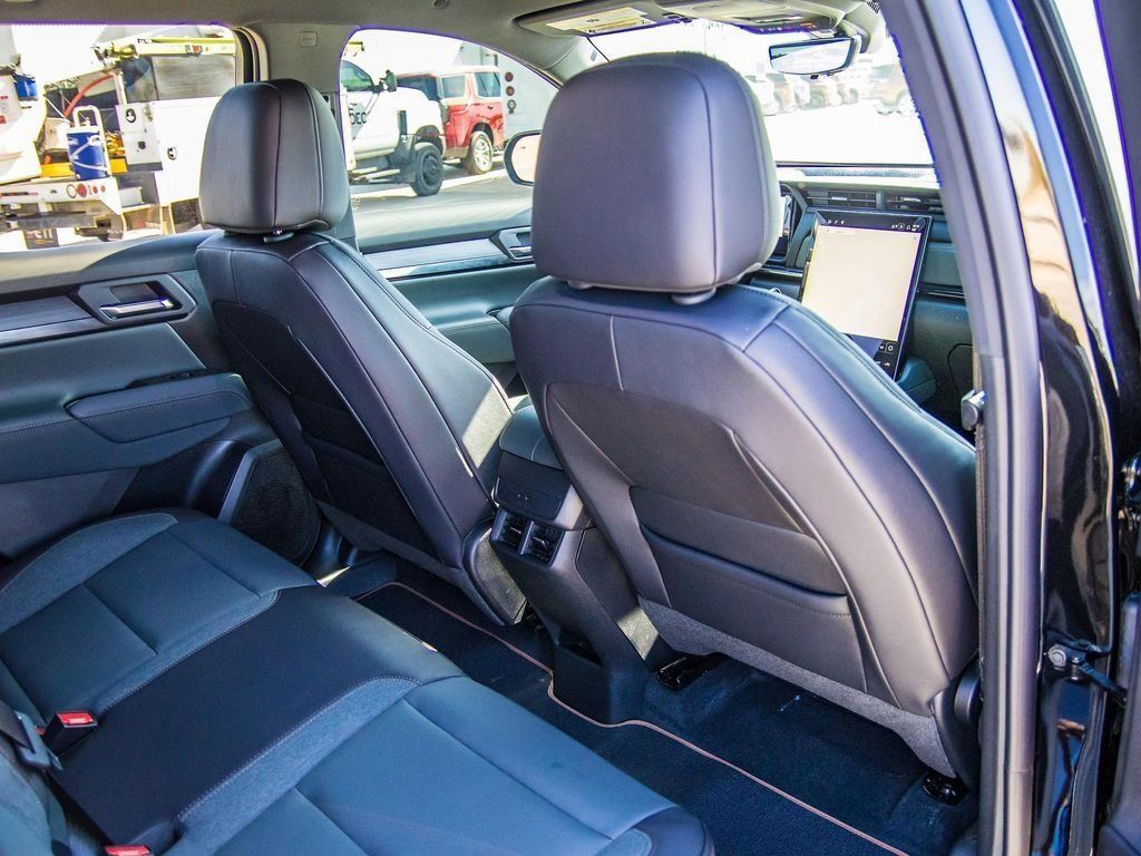 New 2026 GMC Terrain AT4 w/ Technology Package II AWD/4WD image 19