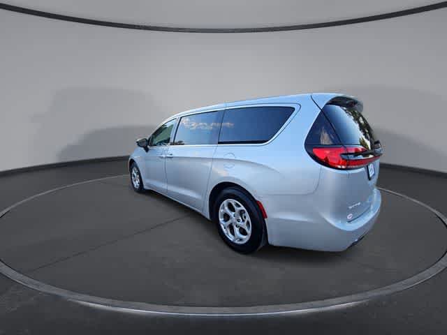 Used 2024 Chrysler Pacifica Limited FWD image 6