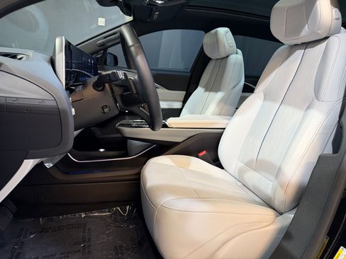 Certified 2024 Cadillac Lyriq Luxury RWD image 5