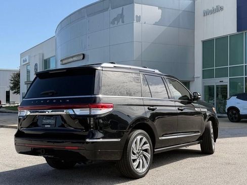 Used 2022 Lincoln Navigator 2WD image 4