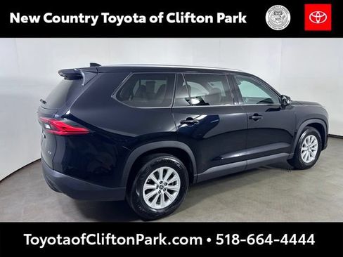 Used 2024 Toyota Grand Highlander AWD image 3