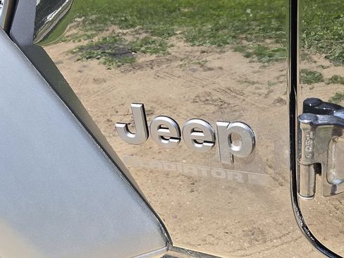 Used 2025 Jeep Gladiator Sport AWD/4WD image 30