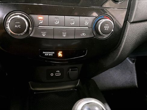 Used 2019 Nissan Rogue SV image 15