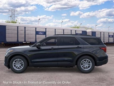 New 2026 Ford Explorer Active RWD image 3