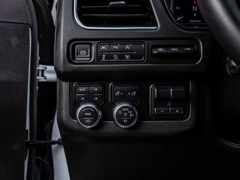 Used 2023 GMC Yukon AT4 w/ AT4 Premium Plus Package image 19