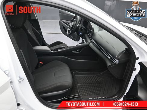 Used 2025 Hyundai Elantra SE FWD image 29