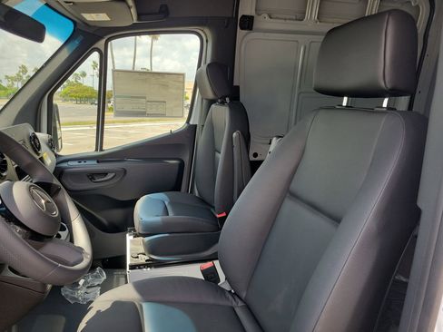 New 2025 Mercedes-Benz Sprinter 2500 image 18
