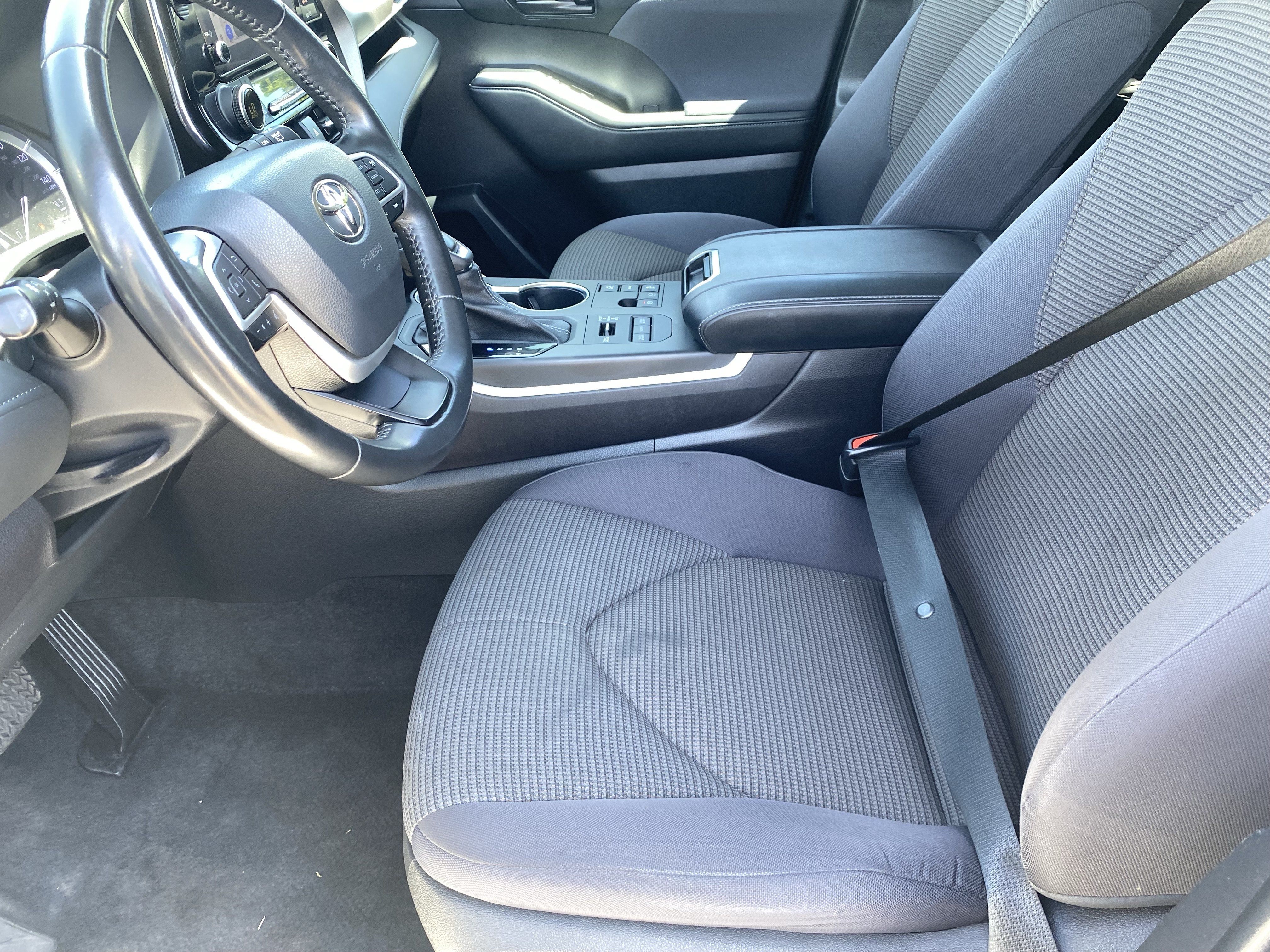Used 2023 Toyota Highlander LE AWD/4WD image 18