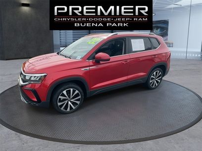 Used 2022 Volkswagen Taos SE w/ Panoramic Sunroof Package