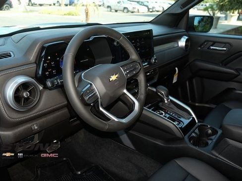 Used 2025 Chevrolet Colorado LT w/ LT Convenience Package AWD/4WD image 13