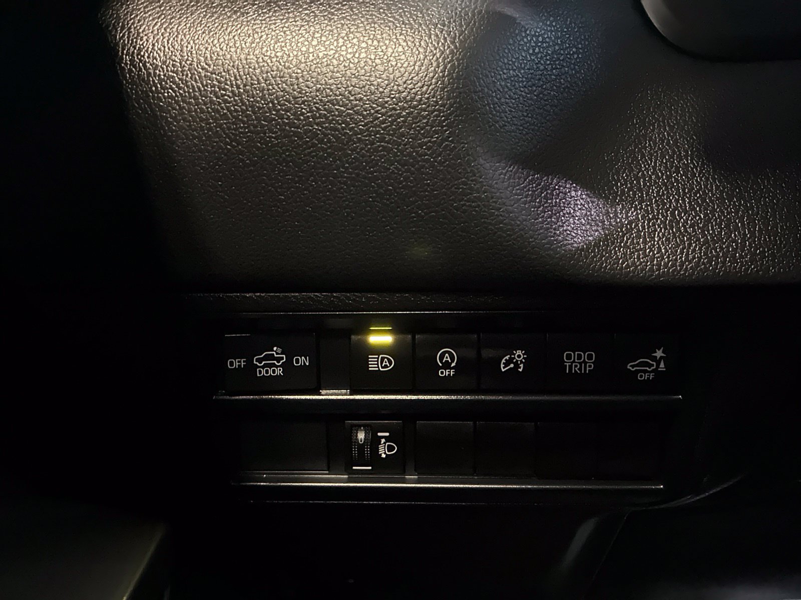 Used 2026 Toyota Tundra Limited AWD/4WD image 17
